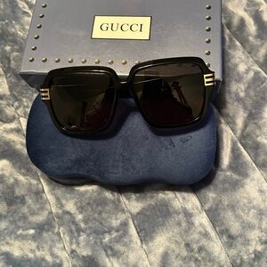 Gucci Black and Gold Square Sunglasses NWOT